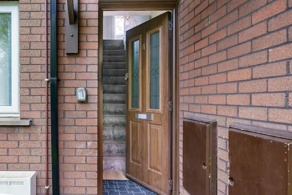 Central And Stylish 2 Bedroom Ravenhill Road Flat 벨파스트 영국