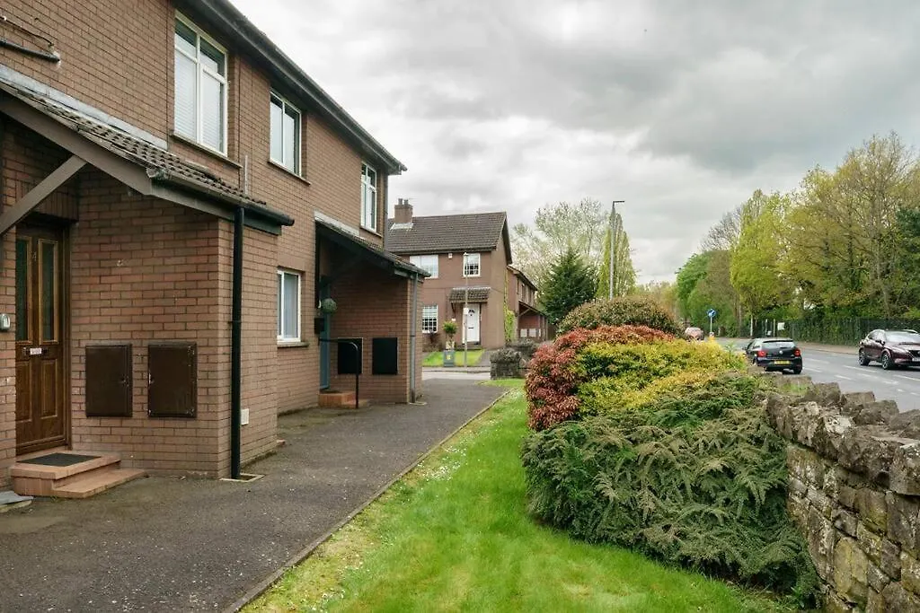Central And Stylish 2 Bedroom Ravenhill Road Flat 벨파스트 아파트