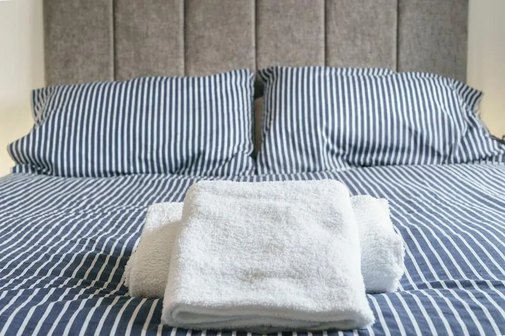 Central And Stylish 2 Bedroom Ravenhill Road Flat 벨파스트