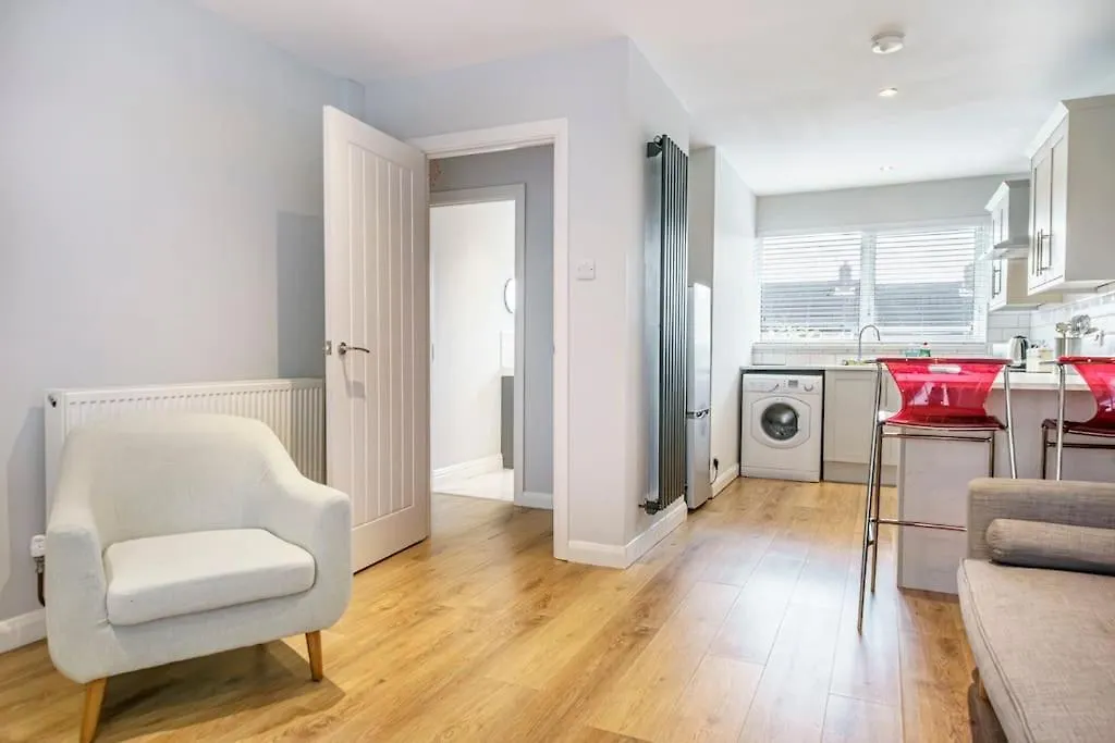 Central And Stylish 2 Bedroom Ravenhill Road Flat 벨파스트